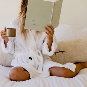 Slowtide Guild Bath Robe in white